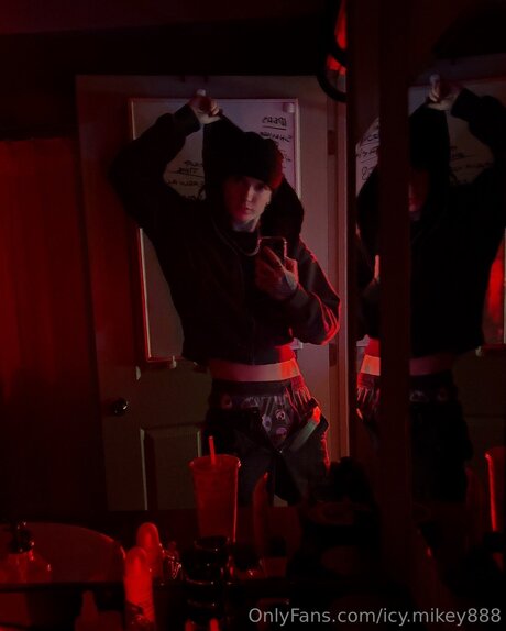 Icy Mikey888 pornstar perfect pic