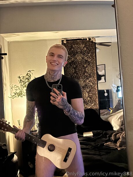 Icy Mikey888 star hot image