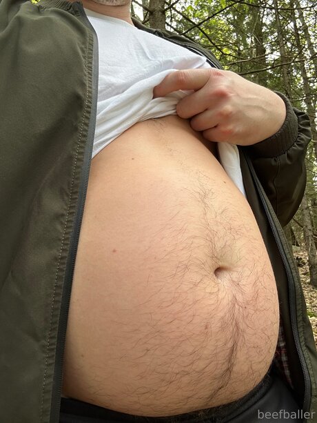 Beefballer nude model picture