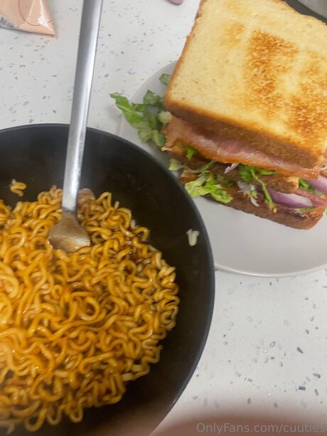 Cuuties xxx model photo