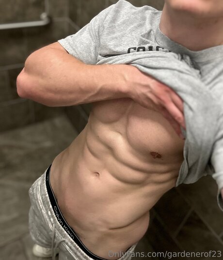 Gardenerof23 top star img