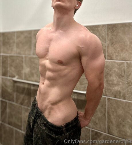 Gardenerof23 xxx model pic