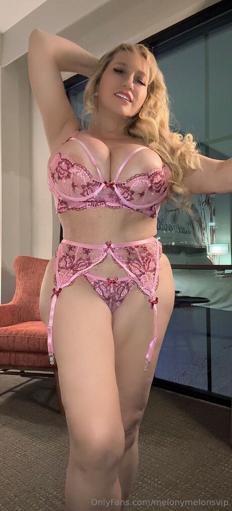 Melonymelonsvip star adult img