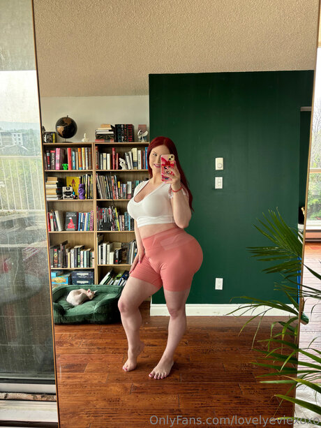 Lovelyeviexoxo actress galleries