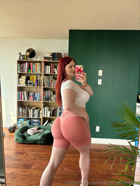 Lovelyeviexoxo model free image