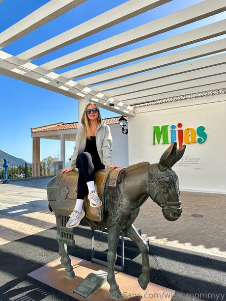 Wise Mommyy pornstar gallery