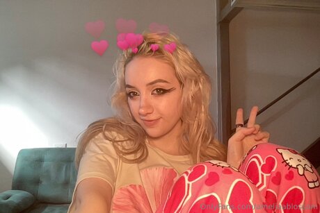 Ameliaablossom star beautiful img