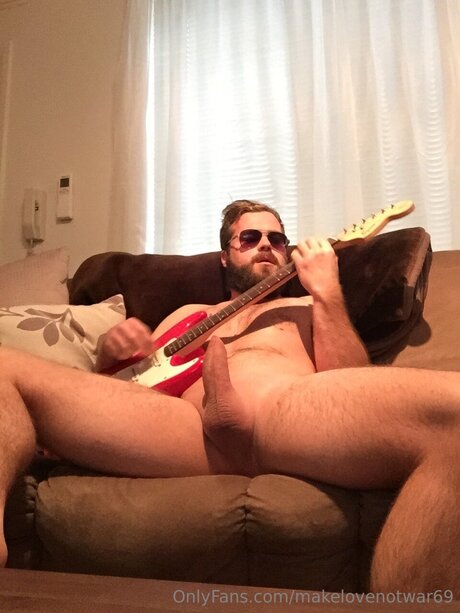 Makelovenotwar69 model nice pic