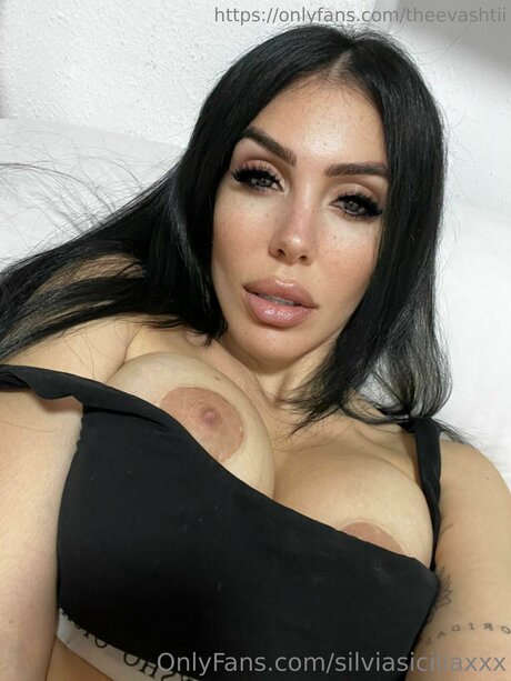 Theevashtii model nude pics