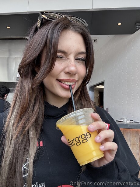 Cherrycatxox pornographic actress pictures