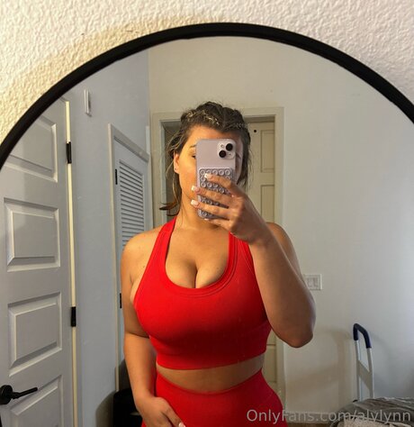 Alylynn adult model pic