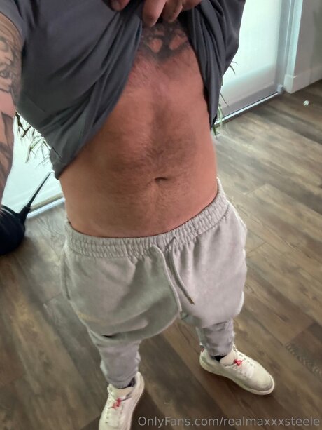 Realmaxxxsteele model adult gallery