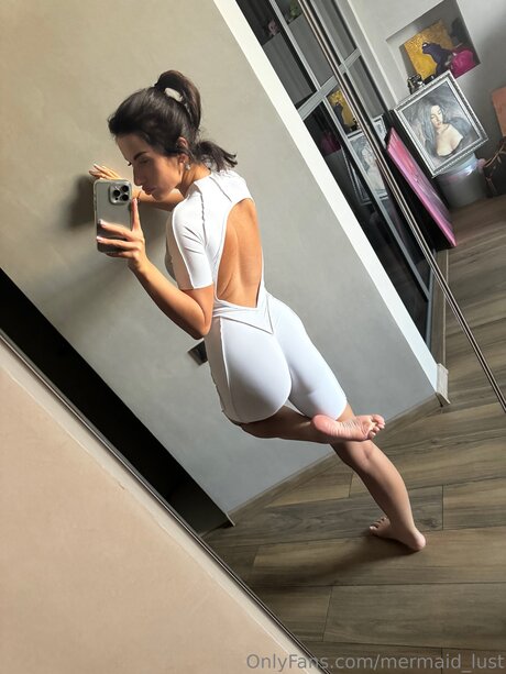 Olivi Star nudes model image