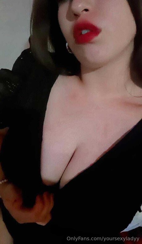 Yoursexyladyy model hot galleries