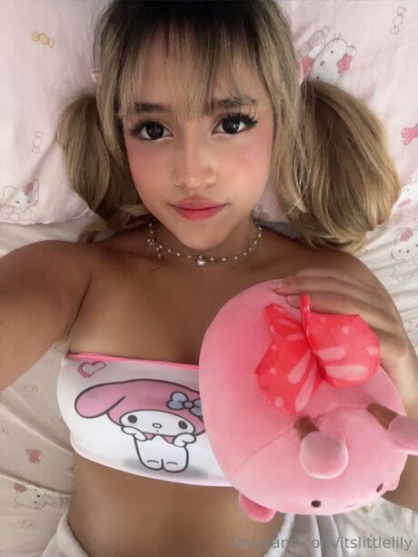 Itslittlelily pornstar adult pic