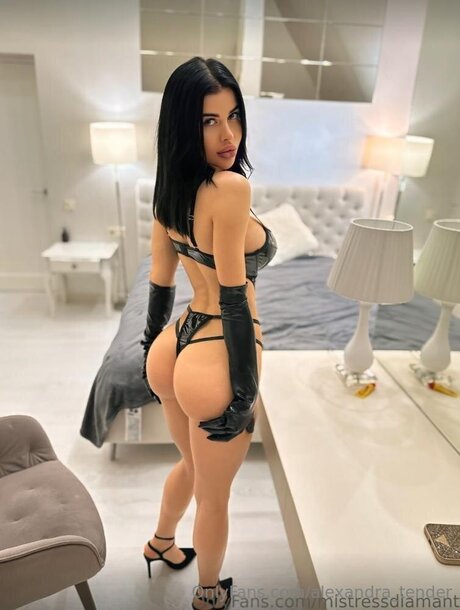 Alexandra Tender model picture