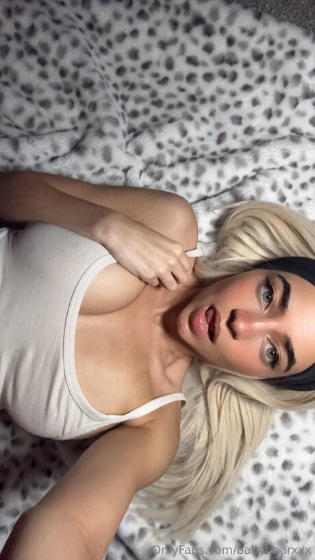 Babybearxxx erotic model pic