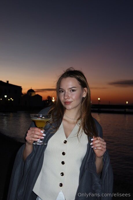 Elisees erotic model pics