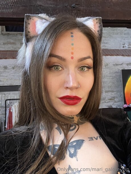 Mari Galore Vip model free photo