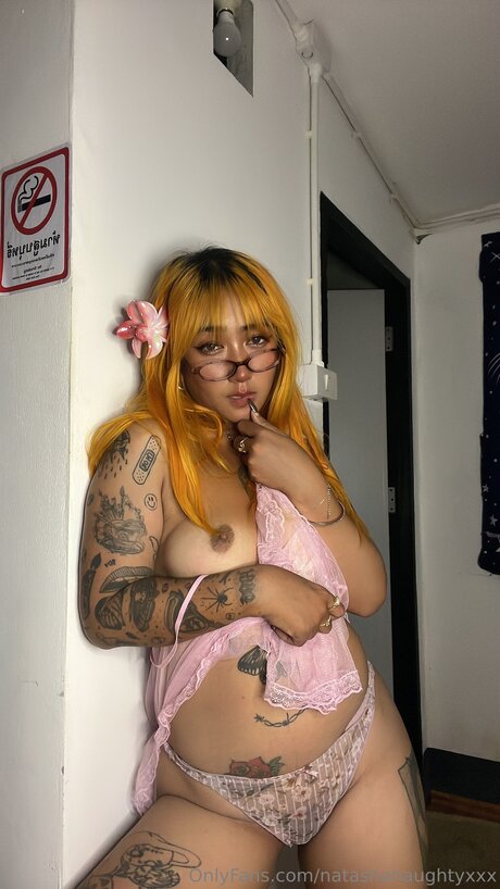 Natashanaughtyxxx model art galleries