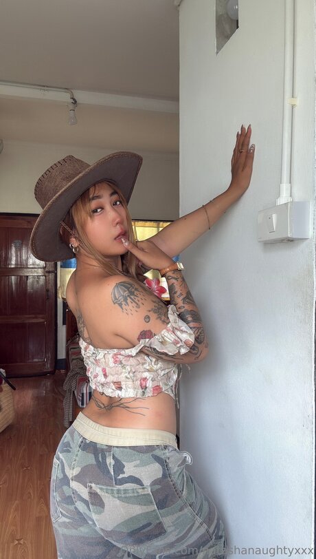 Natashanaughtyxxx model nude photo