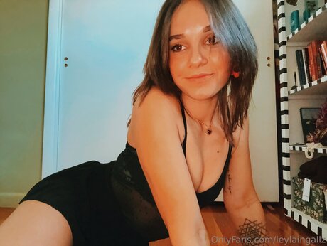 Leylaingallz nude pornstar photo