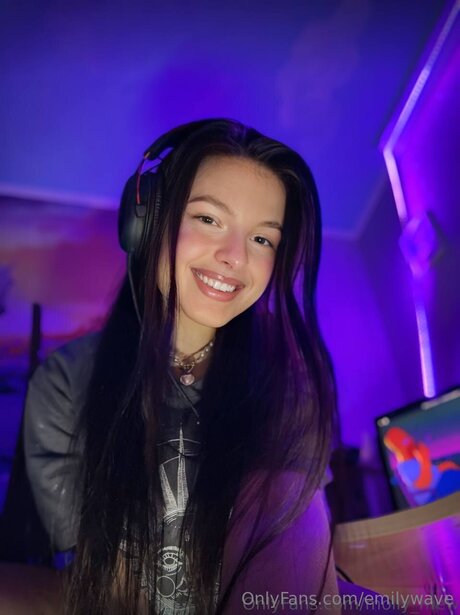 Emilywave hot model image