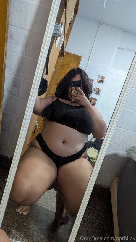 Gothiick nudes star img