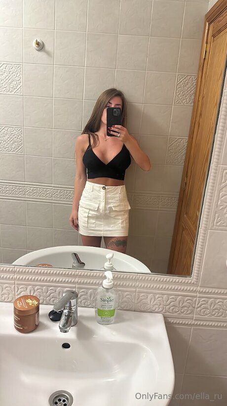 Ella Ru best star photos