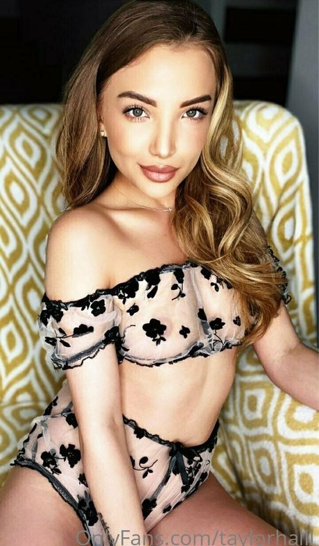 Taylor Halll_ perfect star image