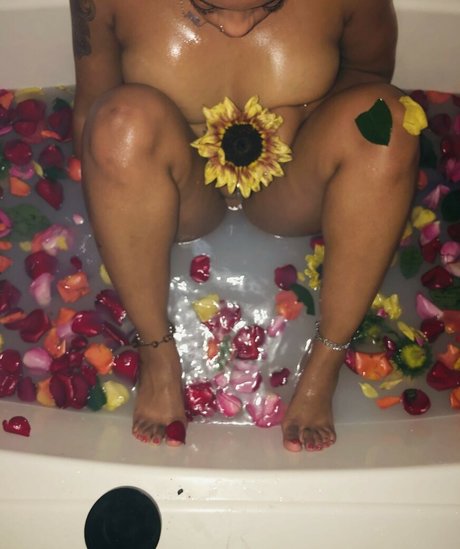 lalacakes star nude picture