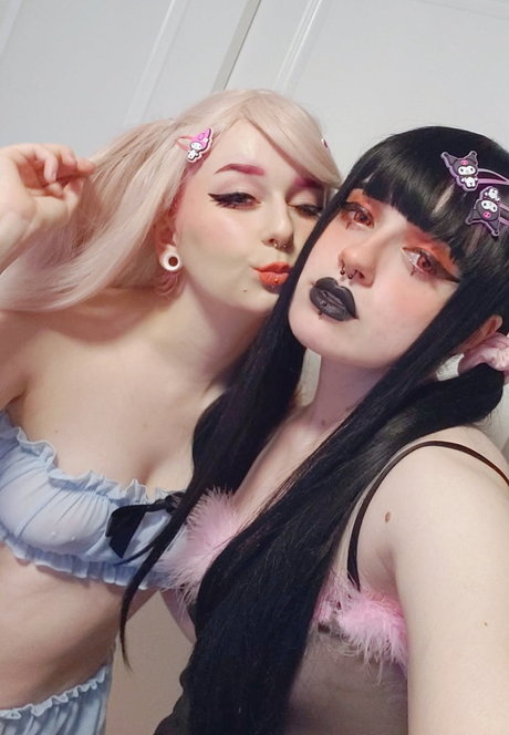 Peachie Sweetie erotic pornstar pic