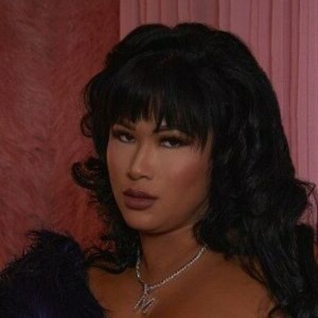 Michelle Yee star sexy photos