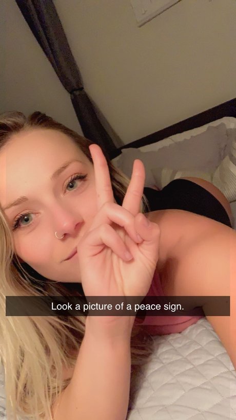 Kelly Gee model porn photo