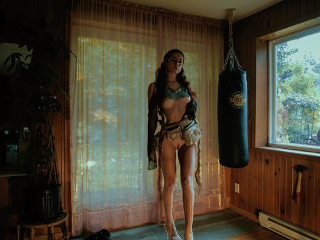 Valerie Zsvej high quality model images