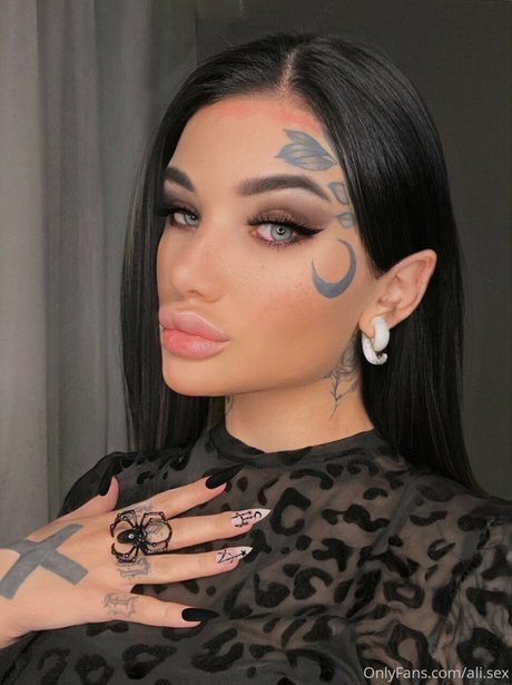 Alice X model best pictures