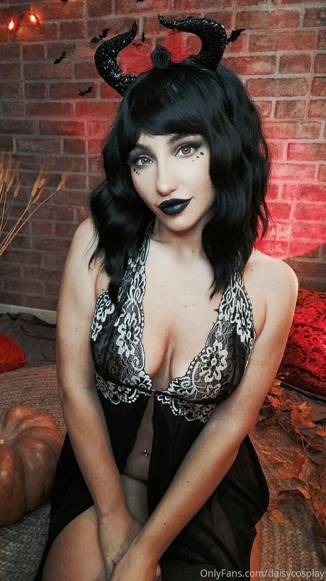 Daisyylewd pornstar adult pics