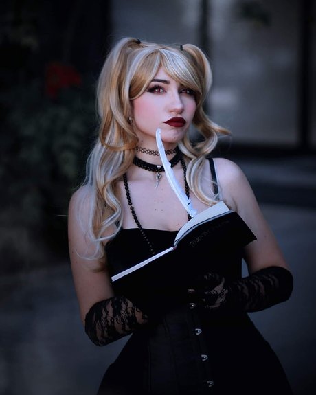 Daisyylewd pornstar erotic pictures