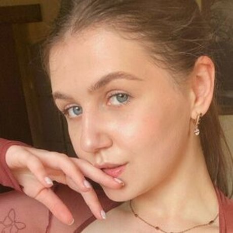 Lola taylor art model image