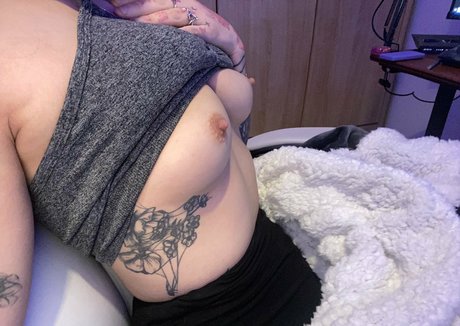 Ashleymarieeg porn star image