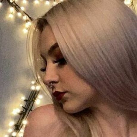 Abi Tumber pretty model pictures