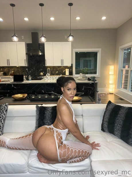 Sexy Red top star img