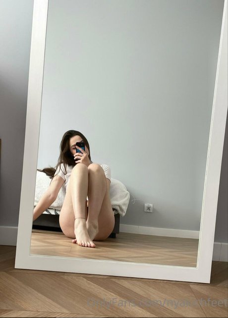 Nyakich model naked images