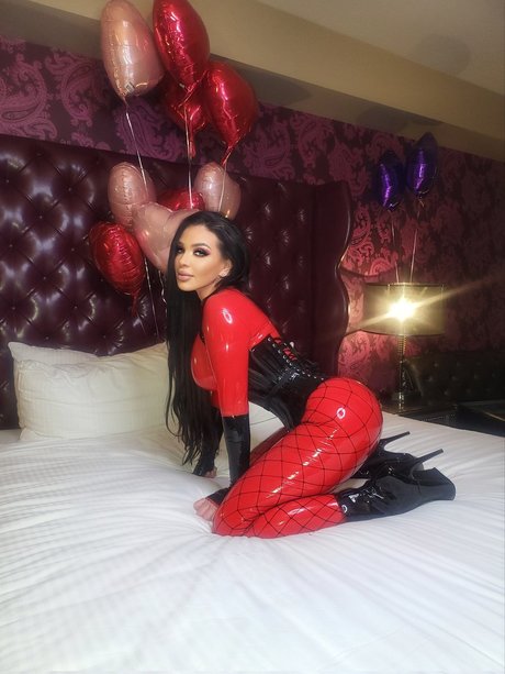 _Andrea Cohen beautiful model img