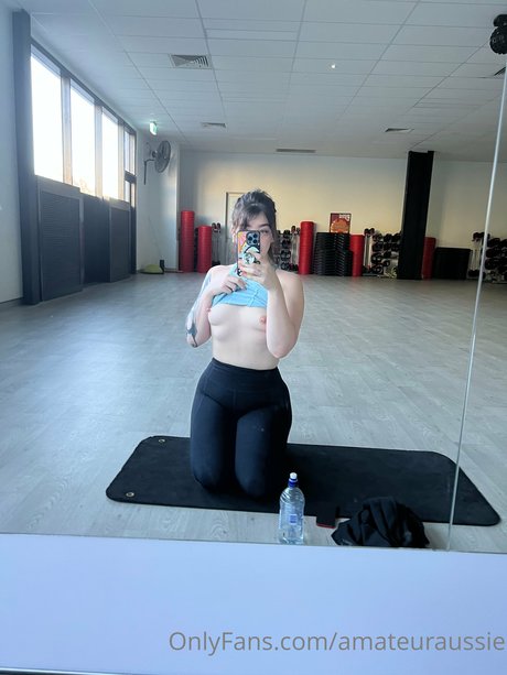 Sarahs button actress pic