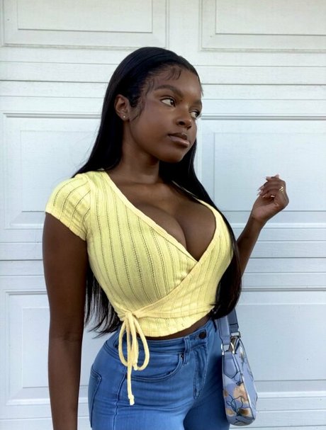 big tits mom onlyfans sexy photos