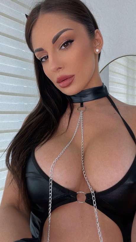 Risrose model erotic pics