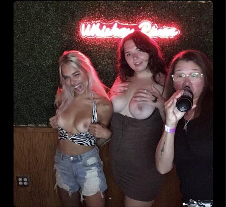 chicks with dicks onlyfans hot xxx pictures