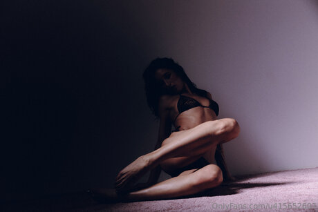 U415652607 beautiful model archive