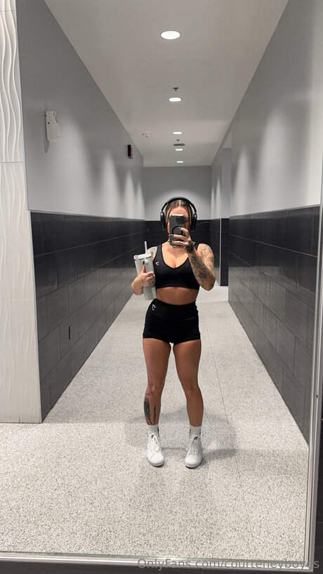 Courteneyboyes hot model pics